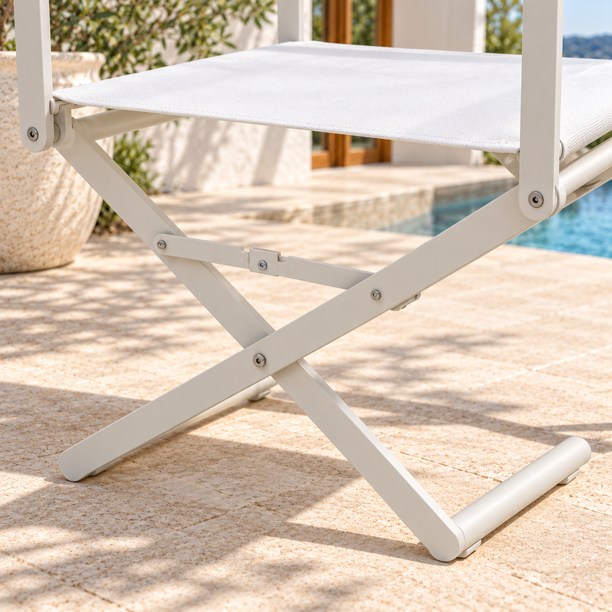 Roller folding outdoor director’s chair, crossed folding frame detail