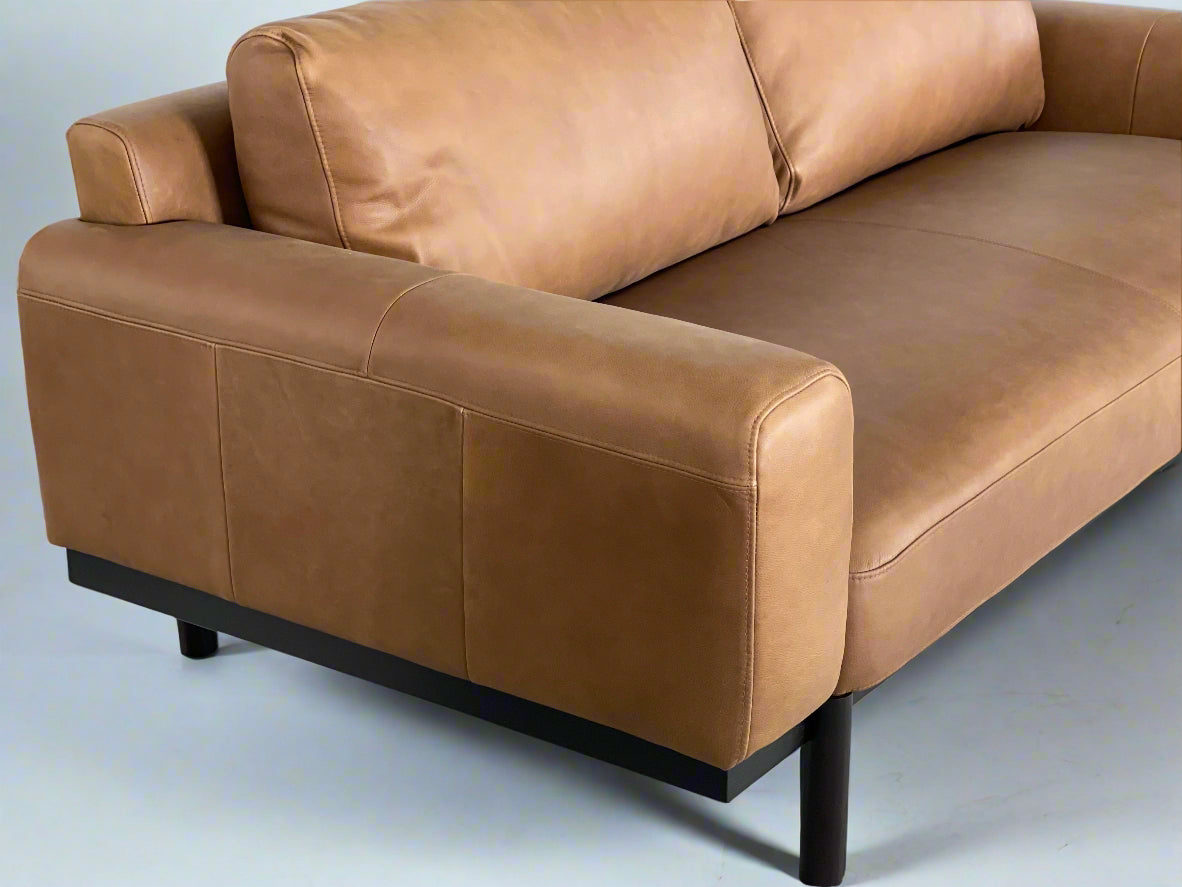 SEMPRE 2.5-Seater Leather Sofa